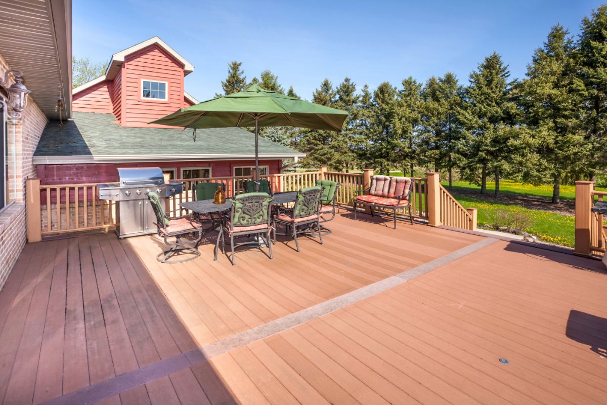 Custom Deck Design for Knoxville Homes