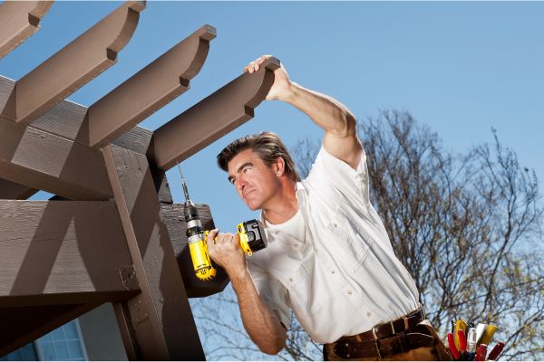 pergola builder installing pergola